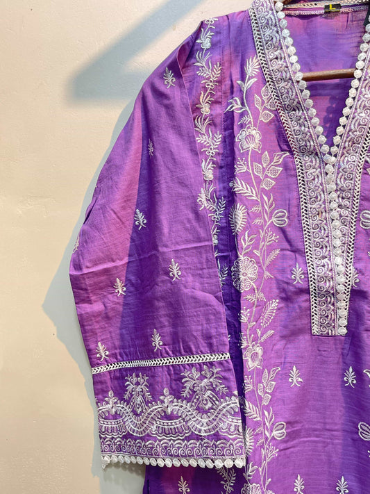 Exclusive Women’s Relaxed Fit Embroidered 2-Piece Outfit | Cotton Kameez